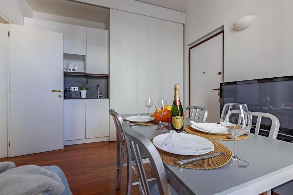 Appartamento Chicco In Zona Elegante Milano Eksteriør billede